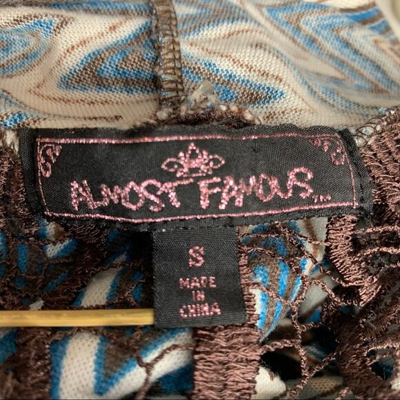 Almost Famous Crochet on Back 3/4 Sleeve Size S - Picture 6 of 8
